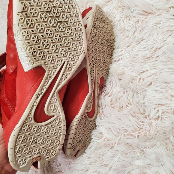 Athletic_Shoes